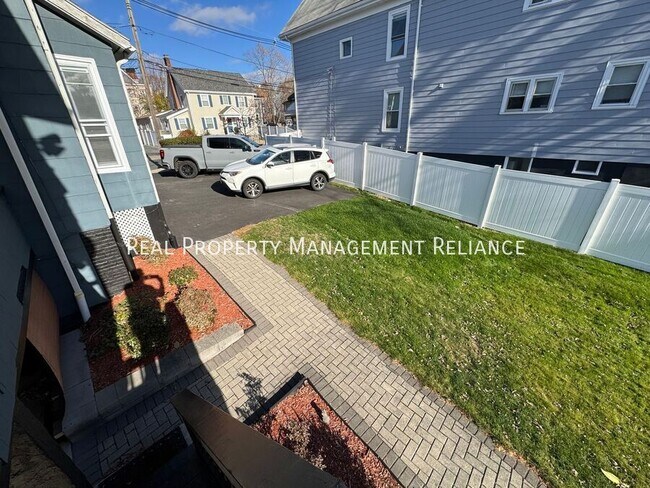 Building Photo - 98 Eustis St