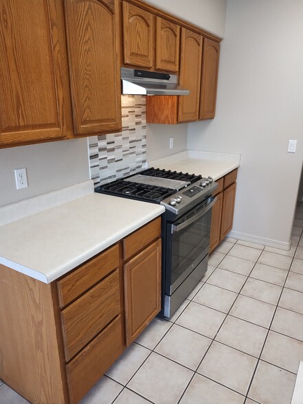 Building Photo - 2695 Broken Arrow St