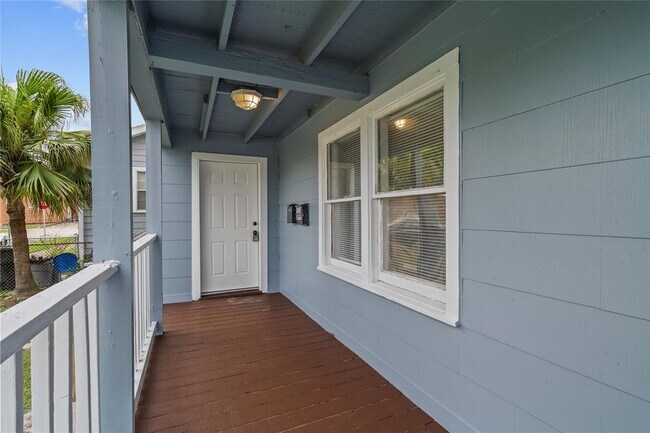 Building Photo - 4020 Avenue O 1/2