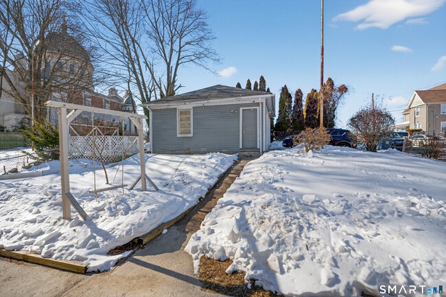 Building Photo - 361 Ridgefield Ave