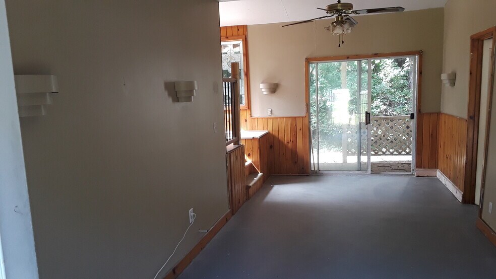 Building Photo - 98 Woodland Grv
