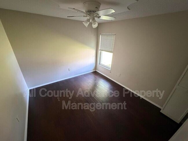 Building Photo - 3232 Oakwood Pl