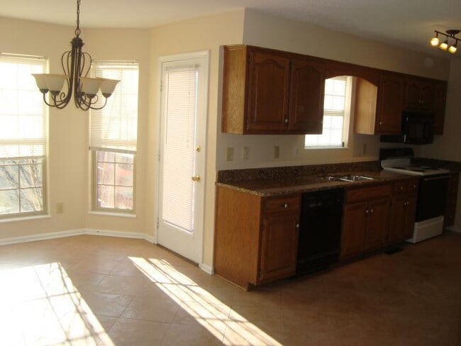 Building Photo - 404 Silk Oak Dr