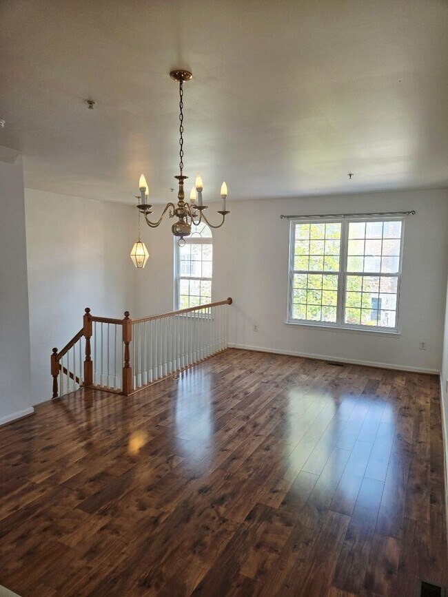 Building Photo - Great Townhouse in Pasadena Maryland