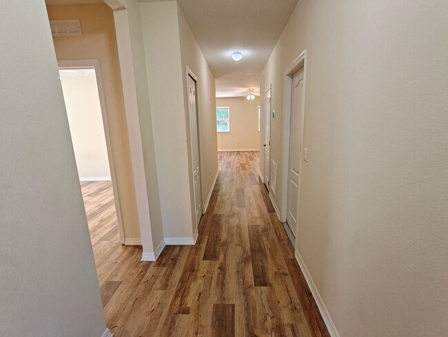 Building Photo - Charming & Modern 3-Bedroom Home with Brig...