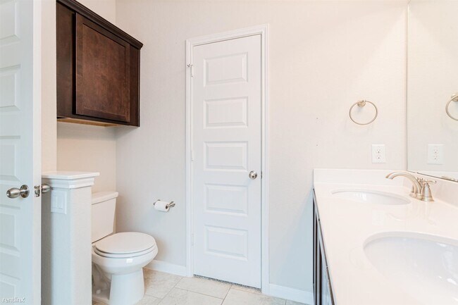 Building Photo - 4 br, 2.5 bath House - 605 AllensCreek Way