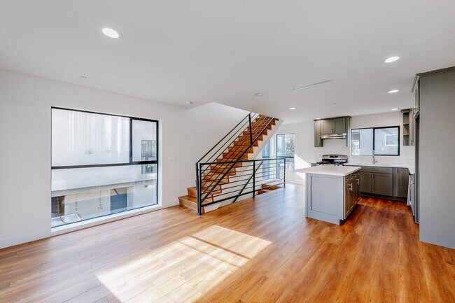 Building Photo - 11508 Emelita St