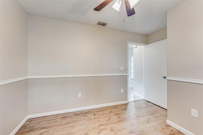 Building Photo - 5010 Larch Ln