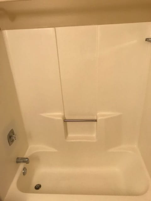 Master tub - 2256 Rockspring Rd