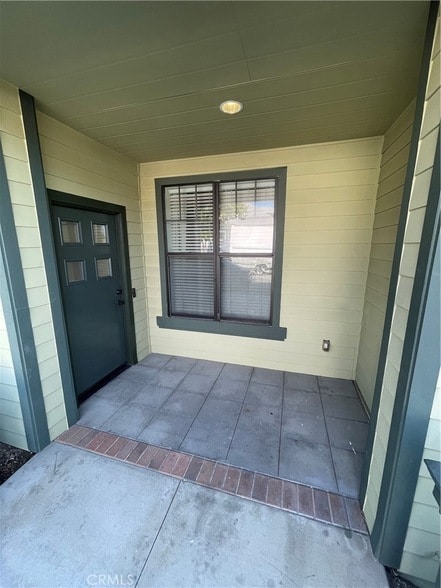 Building Photo - 530 S Primrose Ave