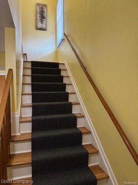 Building Photo - 1002 E Lincoln Ave