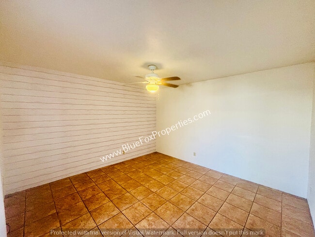 Building Photo - 2712 N Cloverland Ave