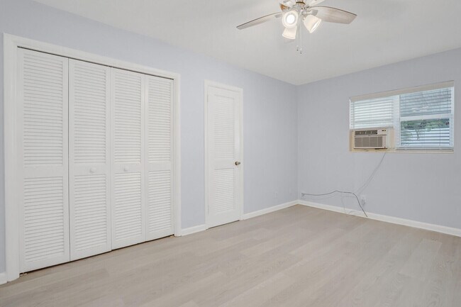Building Photo - 112 Sandal Ln