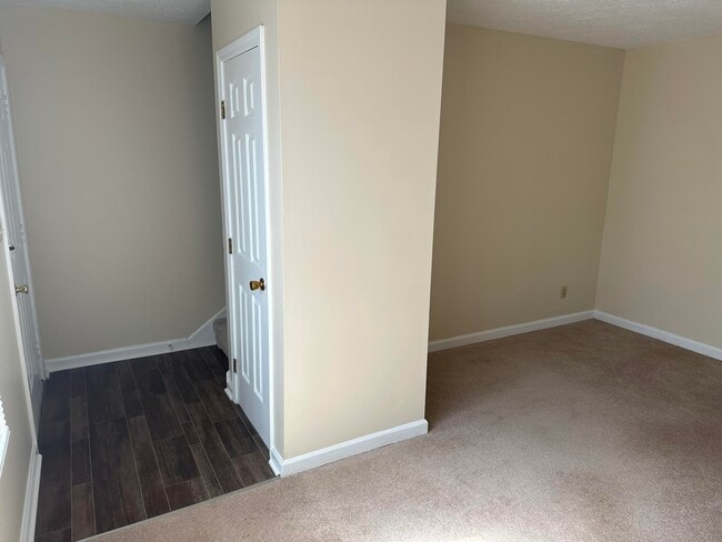 Building Photo - 165 Landings Dr