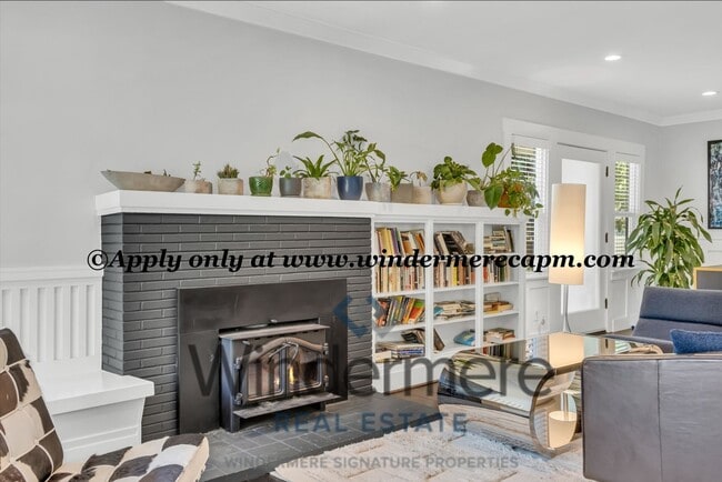 Building Photo - Timeless Modern Luxury 3 bedroom in one of...