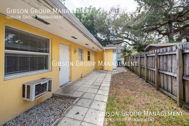 Building Photo - 1808 SW 11th Ct