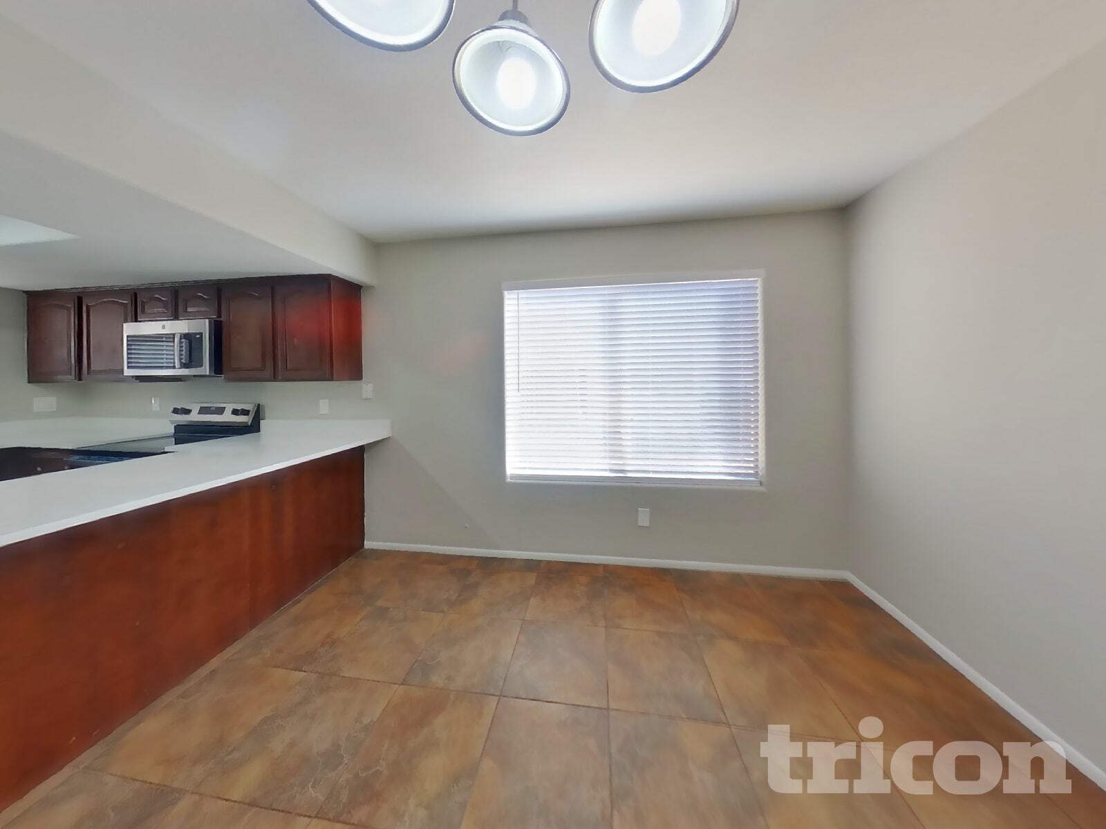 Building Photo - 570 W Myrna Ln