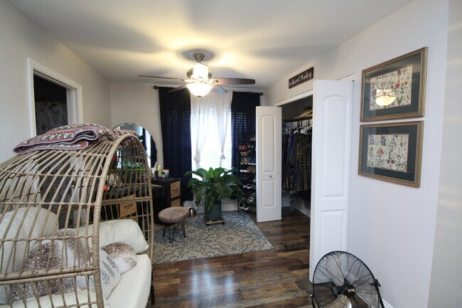 Building Photo - Updated 2BR Home Near Downtown Pensacola –...