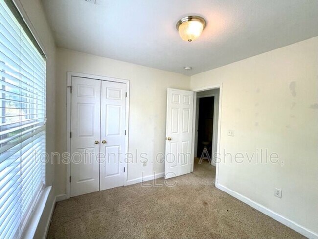 Building Photo - 24 Scottish Cir
