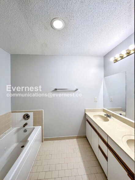 Building Photo - 5058 Pheasant Run Ln