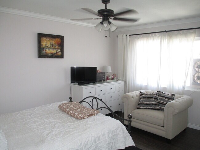 Building Photo - Upgraded 1 Bed 1 Bath Condo In North Park-...