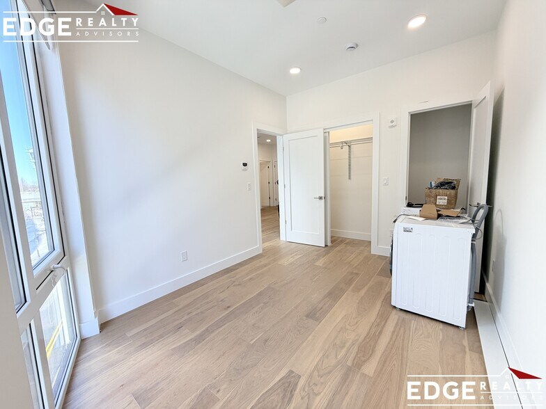 Building Photo - 58 Hichborn St