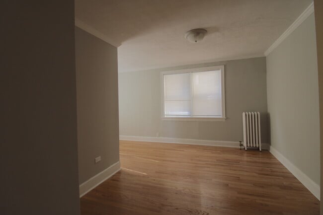 Building Photo - 622 N Western Ave