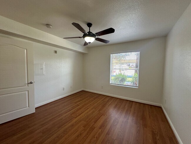 Building Photo - 5055 W Hacienda Ave