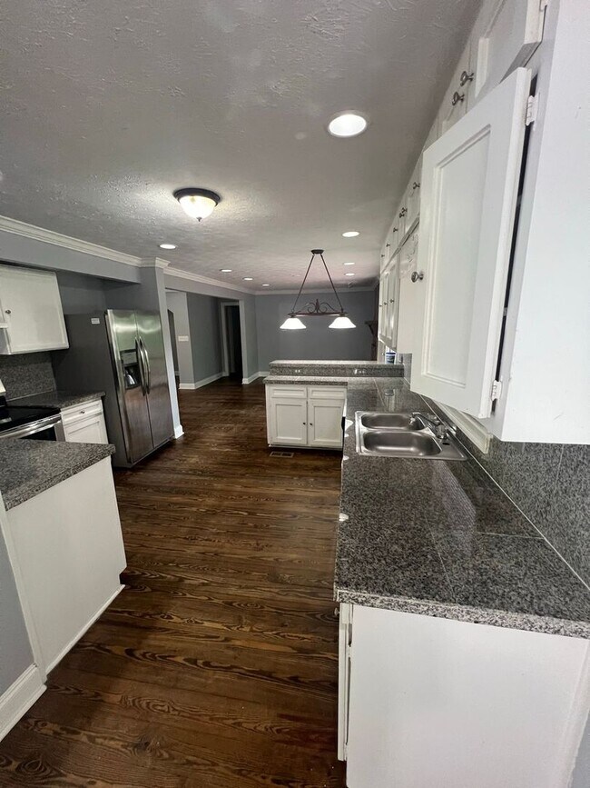 Building Photo - Huge 5 bedroom home in Lawrenceville NOW READY!