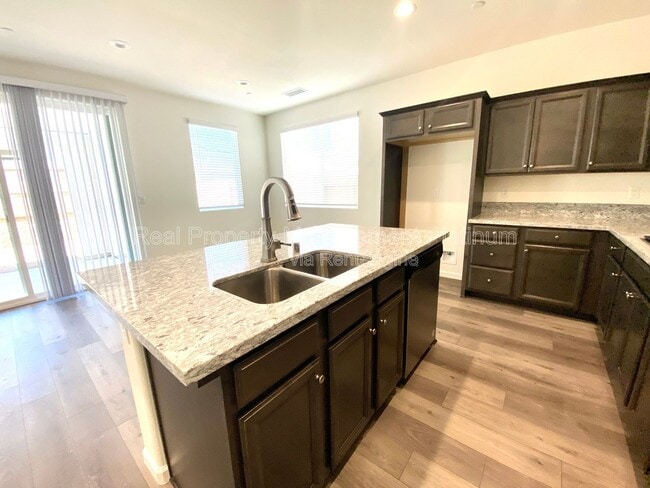 Building Photo - 4137 Beverly Ave