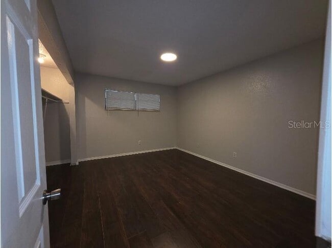 Building Photo - 843 Grove Ave