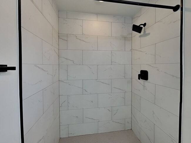 Building Photo - 4010 Ne-23 Pl