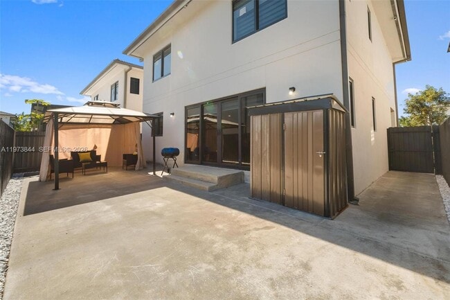 Building Photo - 206 NW 11th Ct