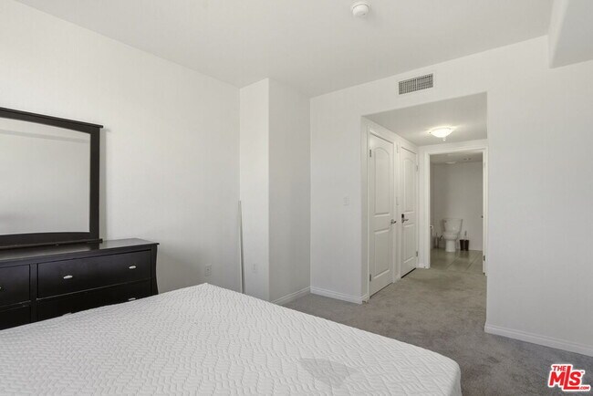 Building Photo - 3740 Santa Rosalia Dr