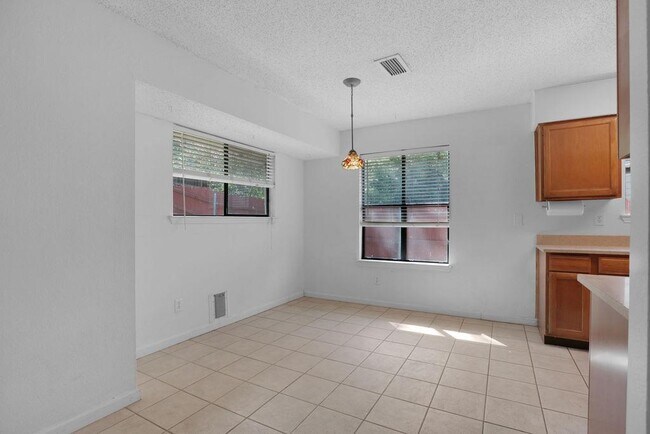 Building Photo - 5808 Spring Meadow Rd