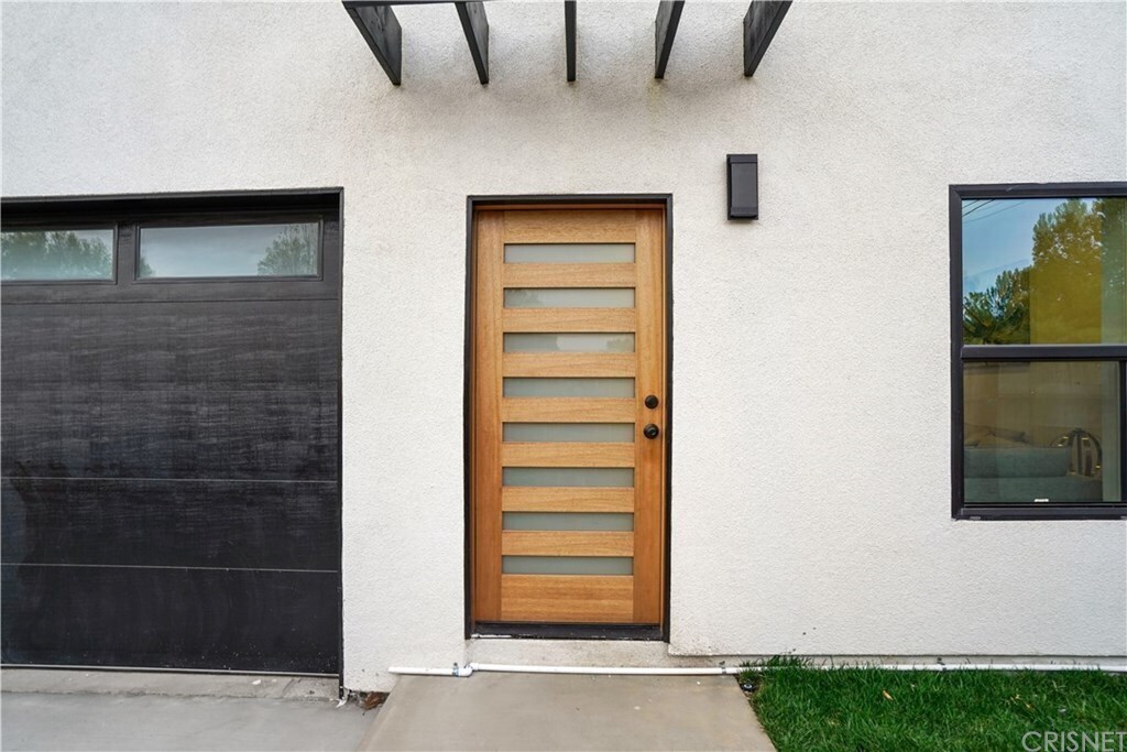Building Photo - 18060 W Oxnard St