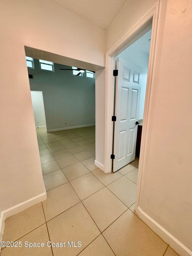 Building Photo - 1456 Guava Ave
