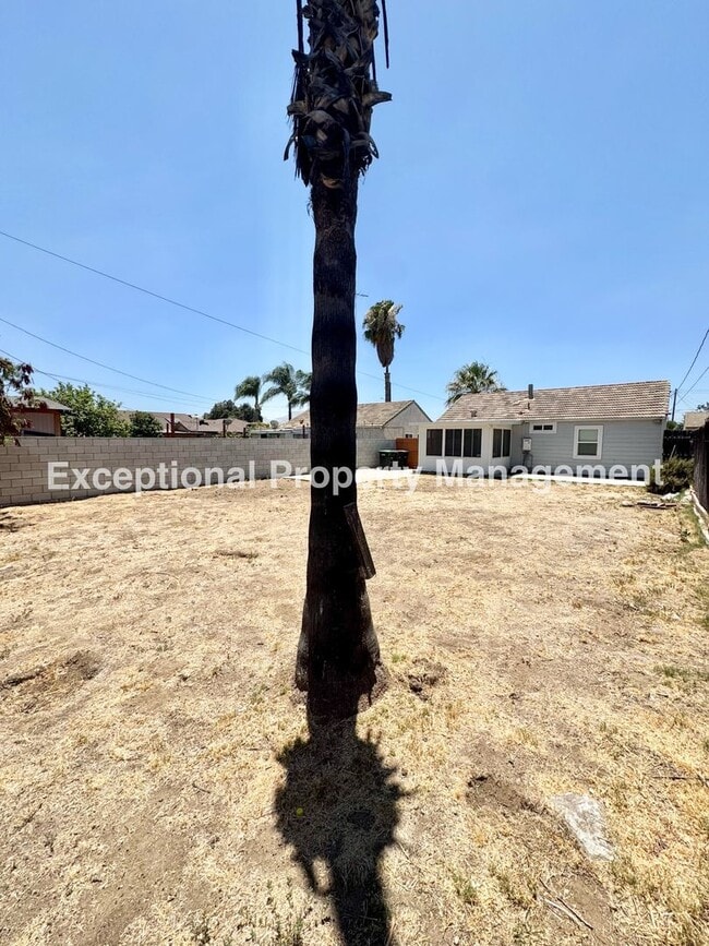 Building Photo - Ready to move in 2 bedroom 1 bath home