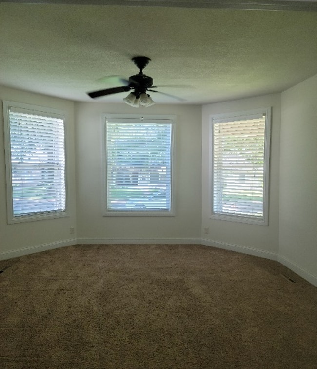 Building Photo - Beautiful Remodeled 1+ Bedroom