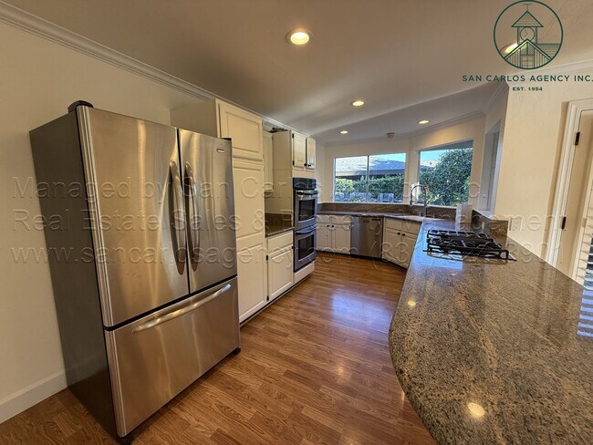 Building Photo - 7042 Valley Greens Cir