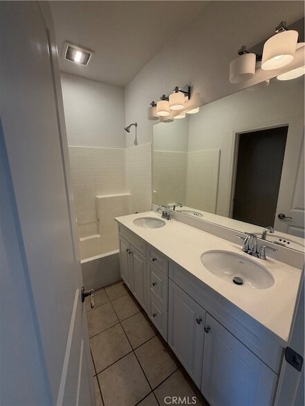 Building Photo - 3010 E Via Fiano