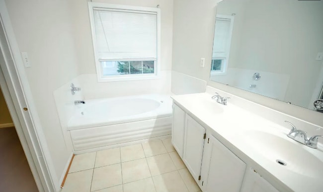 Building Photo - 1747 Wood Carriage Way