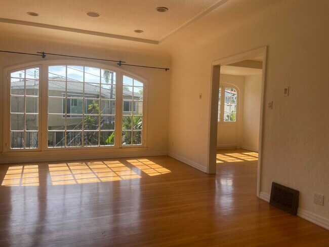 Living room to dining room - 1521 Portia St