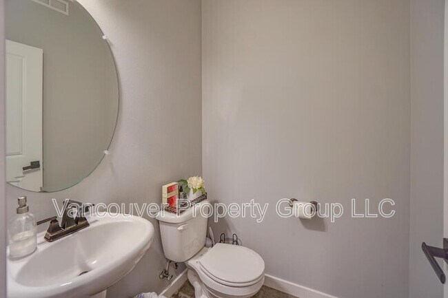 Building Photo - 2511 NE 59th St