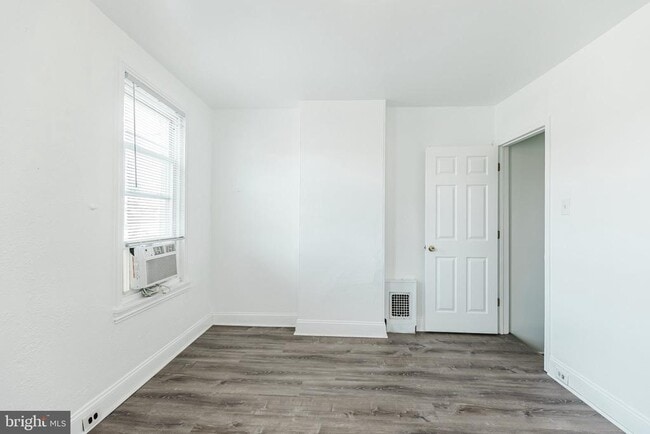 Building Photo - 724 Moyer St