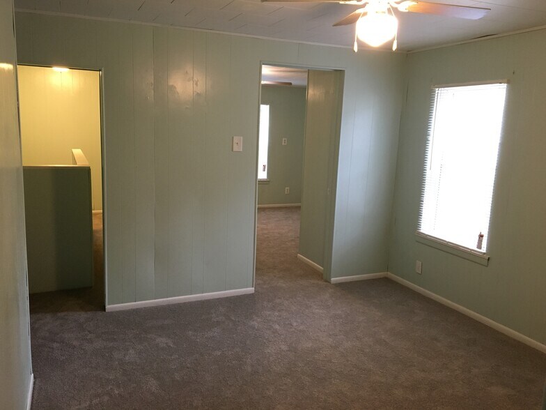 Building Photo - 1120 5th Avenue