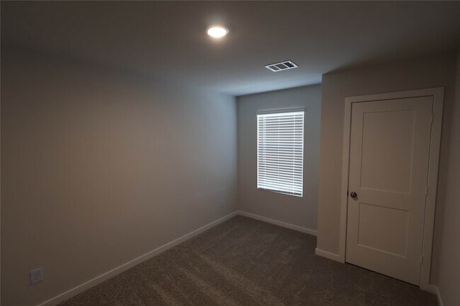 Building Photo - 7855 Bergamot Cir