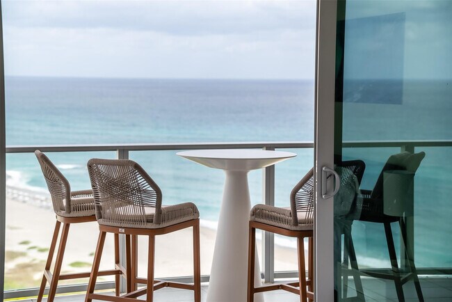 Building Photo - 3100 N Ocean Dr