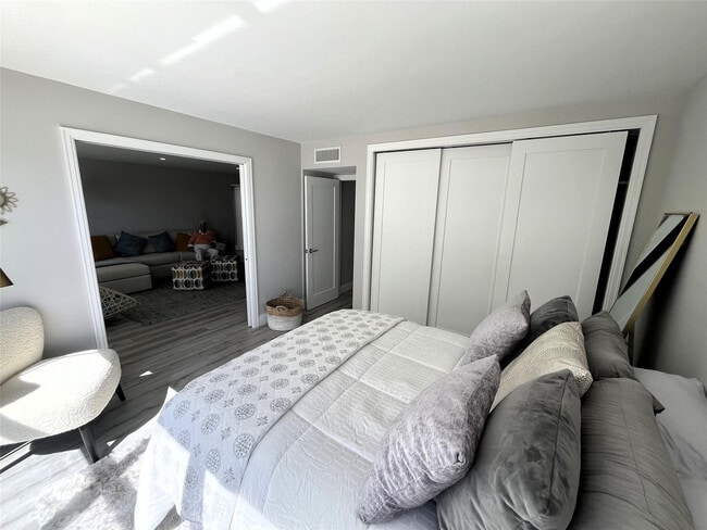 Building Photo - 3500 Galt Ocean Dr