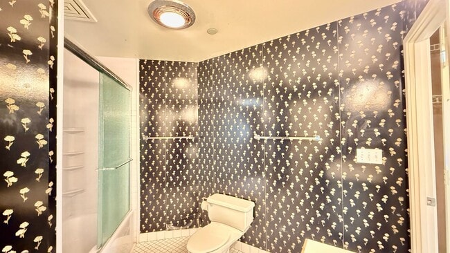 Building Photo - Comfortable Studio Living with Balcony, Parking & Storage at Daniel Burnham Court